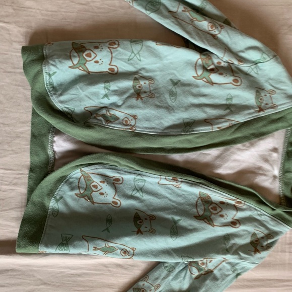 !2 for 1! Adorable bear cardigan - Picture 2 of 4